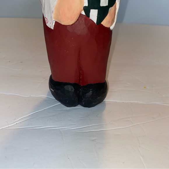 Midwest of Cannon Falls Folk Art Christmas Santa with Heart Figure 10" - Picture 4 of 8